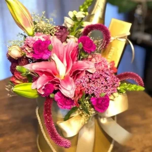 Box de Flores Média com Freixenet e Macarons