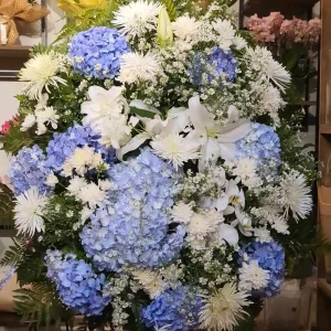 Coroa de Flores - Mix de Flores Azuis e Brancas
