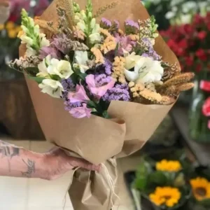 Buquê de Flores Lilás e Branco