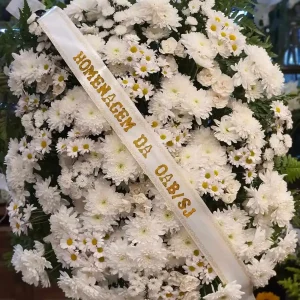 Coroa de Flores - em Tons Brancos
