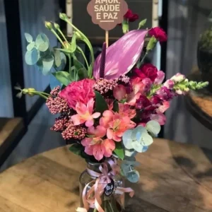 Arranjo de Flores Mistas em Garrafinha