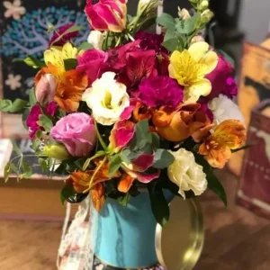 Arranjo de Flores em Lata