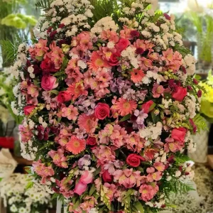 Coroa de Flores - Mix de Flores Rosas e Brancas