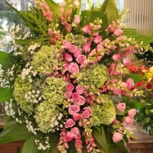 Coroa com flores Rosas e verdes