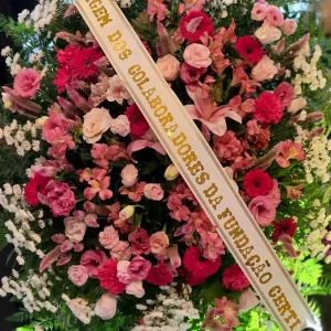 Coroa de Flores – Mix de Flores Rosas