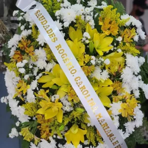 Coroa de Flores – Mix de Flores Amarelas e Brancas