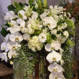 Arranjo de Flores do Campo e Orquídeas em Vidro
