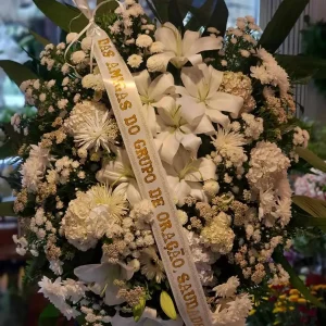 Coroa de Flores – Mix de Flores Brancas