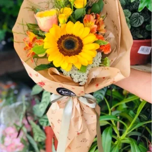 Buquê com Girassol e Flores Variadas