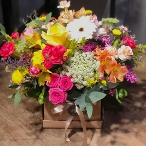 Arranjo de Flores em Caixa Kraft