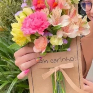 Arranjo de Flores no Card
