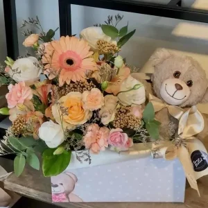 Box de Flores com Urso de Pelúcia