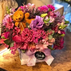 Box de Flores Rosas com Ursinho