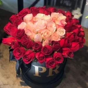 Box de Rosas Vermelhas e Cor de Rosa com 2 Iniciais