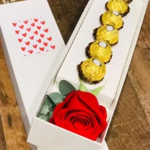 Arranjo de Rosa Vermelha em Caixa com Chocolate
